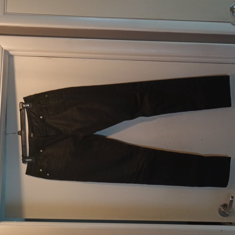 Black skinny jean size 8 has a pleather look